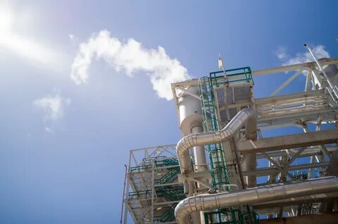 Oil Falls as US Trade Deal Optimism Wanes, Dollar Strengthens