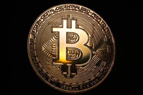 Market Jitters: Bitcoin Dives, $80K Breakout in Jeopardy - Crypto Adventure