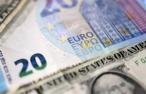 Currency Traders Are Ditching Dollar for Euro on Option Bets