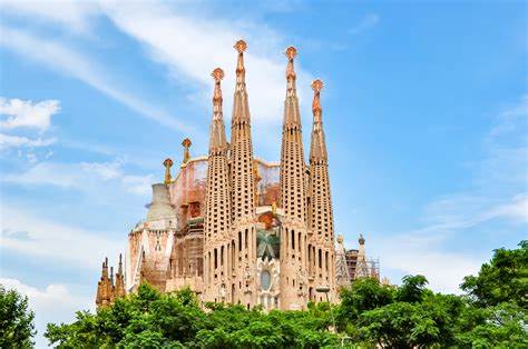 Visit the Sagrada Familia (Barcelona)