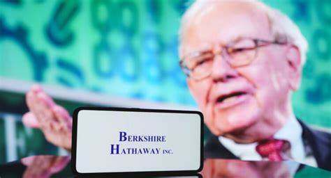UBS Lowered its Price Target Berkshire Hathaway (BRK-B), Kept a Buy Rating