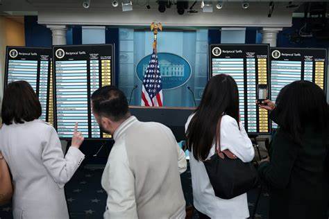 Treasury Yields Climb Ahead of Auctions Amid Tariffs Uncertainty