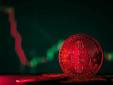 Bitcoin falls below $61,100 ahead of US inflation data; Solana, Shiba Inu drop up to 4% - The Economic Times