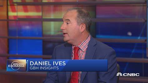 ‘The Next Leg Up Is Coming’: Daniel Ives Suggests 3 Tech Stocks to Buy