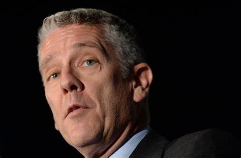 Bell CEO slams CRTC, announces further slowdown of fibre network build - Yahoo Canada Finance
