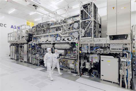 ASML Shares Slump as Tariff Uncertainty Prompts Growth Warning