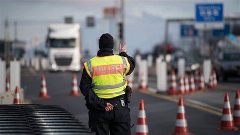 Polizeigewerkschafter: „Aufgriffe von unerlaubten Menschen relativ gering“ – Grenzkontrollen würden einfach umfahren