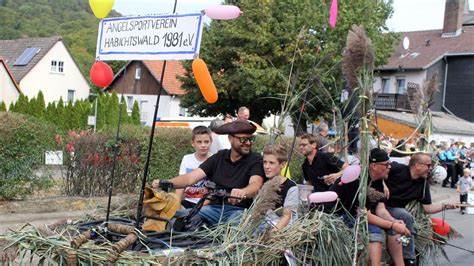 Kirmes in Dörnberg: Großer Festumzug lockte zahlreiche Besucher an