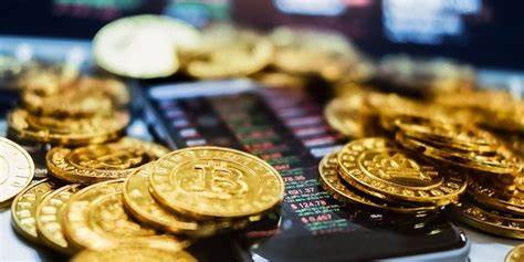 Here's how bitcoin stacks up to gold as a store of value based on 8 key factors, according to JPMorgan - Markets Insider