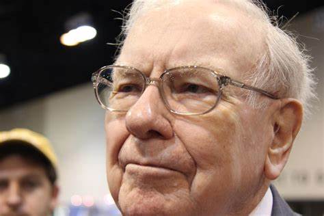 39.5% of Warren Buffett's $300.5 Billion Berkshire Hathaway Portfolio Is Invested in These 2 S&P 500 Dividend Stocks - Yahoo Finance