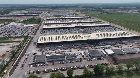 At Amazon's Biggest Data Center, Everything Is Supersized for A.I