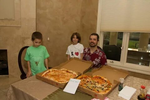 A man spent 10,000 BTC on pizzas in 2010 and would now be a billionaire: The first crypto transaction in histo - AS USA
