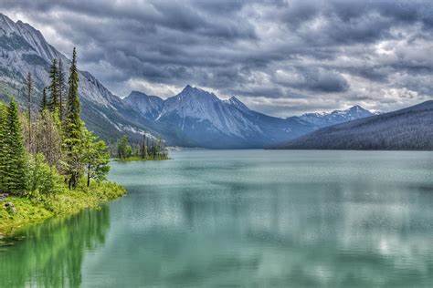 Medicine Lake - Jasper National Park - Parks Canada