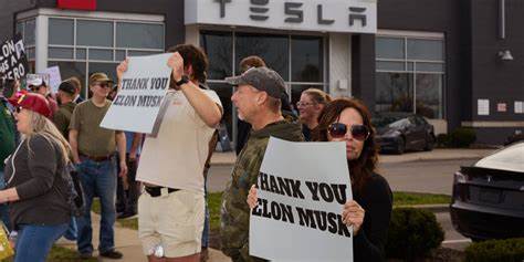 Tesla Stock Diehards Don’t Give an Inch