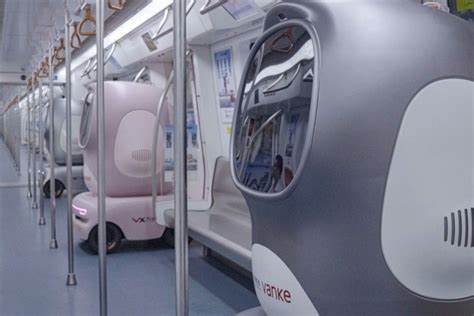 Robots in China are riding the subway to make 7-Eleven deliveries