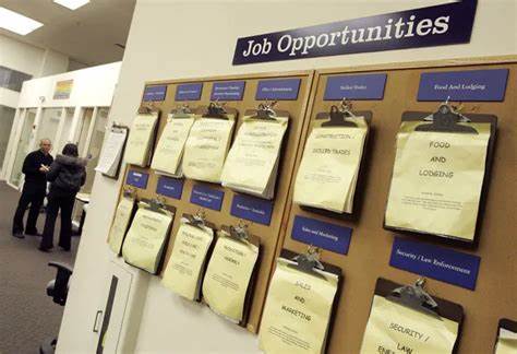 Fewer job candidates said they received multiple offers, marking softening labor market, report finds