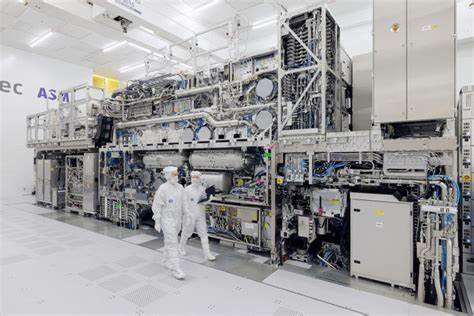 ASML Stock Tumbles After Growth Warning in Earnings Report. Tariffs Are Biting