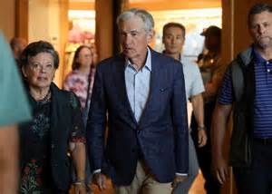 Fed Divisions Thrust Powell into Uncharted Territory