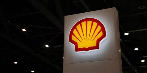 Shell Keeps $3.5 Billion Buyback as Earnings Fall Less Than Expected