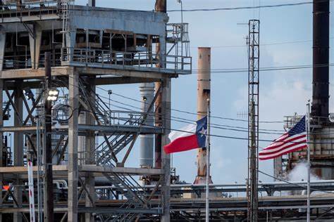 US Gulf refiners seek MidEast, S.American oil to offset Venezuela, Mexico losses