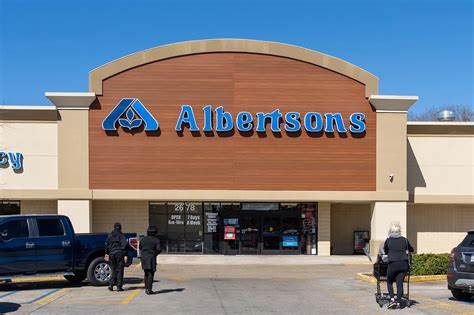 Albertsons Revenue Climbs on Pharmacy, Digital Sales