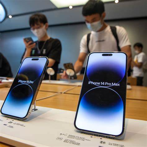 Apple's trying to build more iPhones in India, but China isn't cooperating