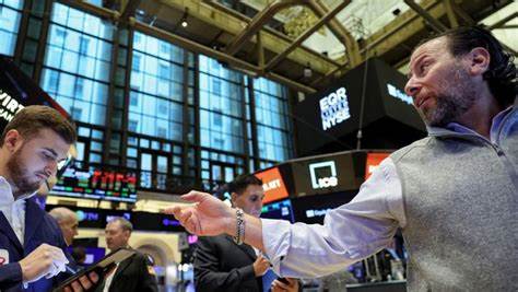 Stocks Settle Mixed as Bond Yields Climb