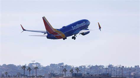 Southwest plane has close call with business jet while landing in Chicago - Yahoo