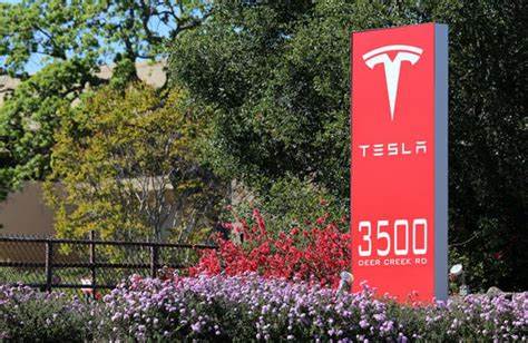 Tesla Q1 sales hurt by Musk’s ‘polarizing politics,’ says Cantor Fitzgerald - Yahoo Finance