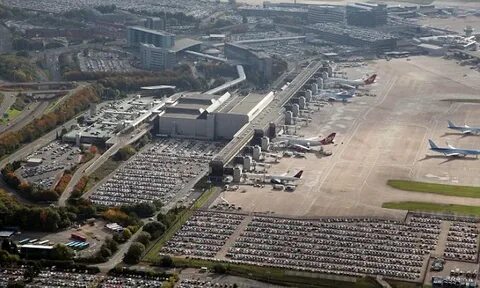 Manchester Airport shuts runways over 'significant snow' as traveller warning issued - Daily Star