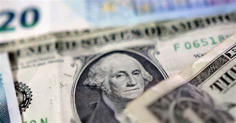 Dollar Gains as Trump Threatens Russia