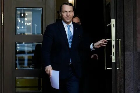 Rubio and Musk turn on Polish foreign minister in spat over Starlink use in Ukraine: ‘Be quiet small man’ - Yahoo