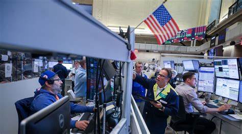 The $14 Trillion US Stock Rally is Seeking a Fed Cut Playbook