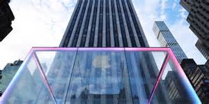 Apple Stock Turns Positive Before Earnings