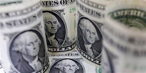 Dollar Falls to Three-Year Low, Could Extend Losses as Pressure for Rate Cuts Grows