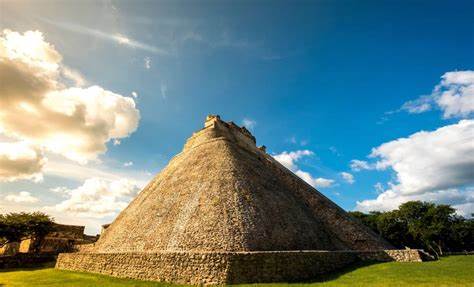Archaeologists Discover Tomb of First King of Caracol