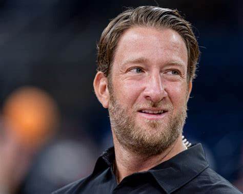 Dave Portnoy Responds to Antisemitic Sign at Barstool Bar