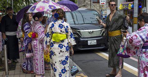 How Kyoto, Japan Became the World's Loveliest Tourist-Trap