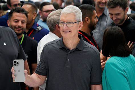 Tim Cook rallying Apple employees around AI efforts