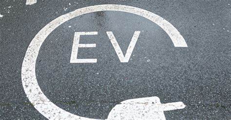 Abandoning EU's 2035 zero-emission car target would risk 1 million jobs, study says