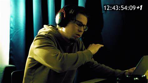 Senior Engineer tries Vibe Coding [video]
