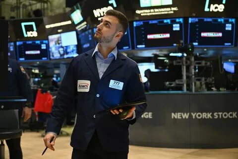 Stock market today: Nasdaq leads stock declines as bitcoin sinks, consumer confidence plummets - Yahoo Canada Finance