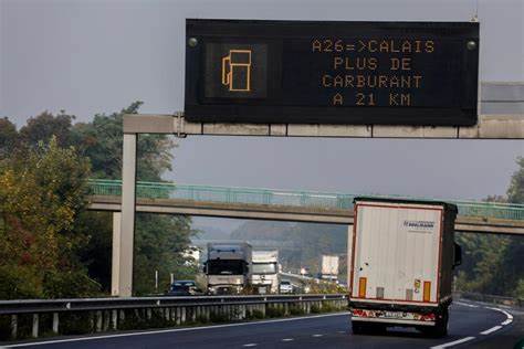 French petrol stations run low on fuel as refinery strikes bite - ZAWYA