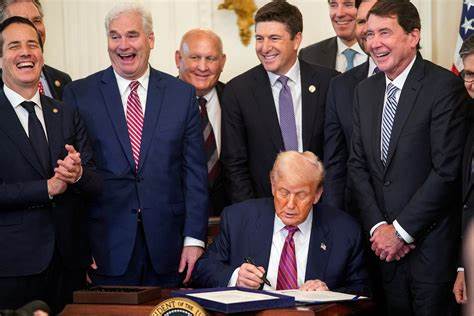Live / Trump holds signing ceremony for cryptocurrency bill