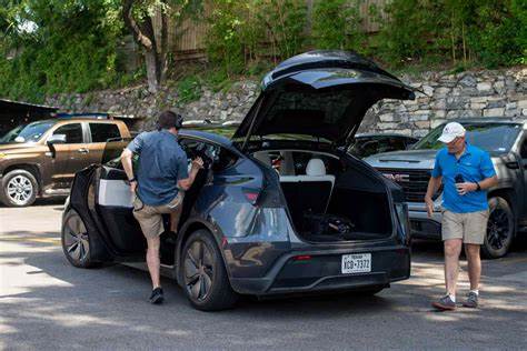 S&P 500 Gains & Losses Today: Robotaxi Drives Tesla Surge, Supermicro Stock Drops