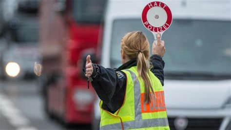 Grenzkontrollen und Haft: Wie die Ampel jetzt mit Asylbewerbern umgehen will – Podcast